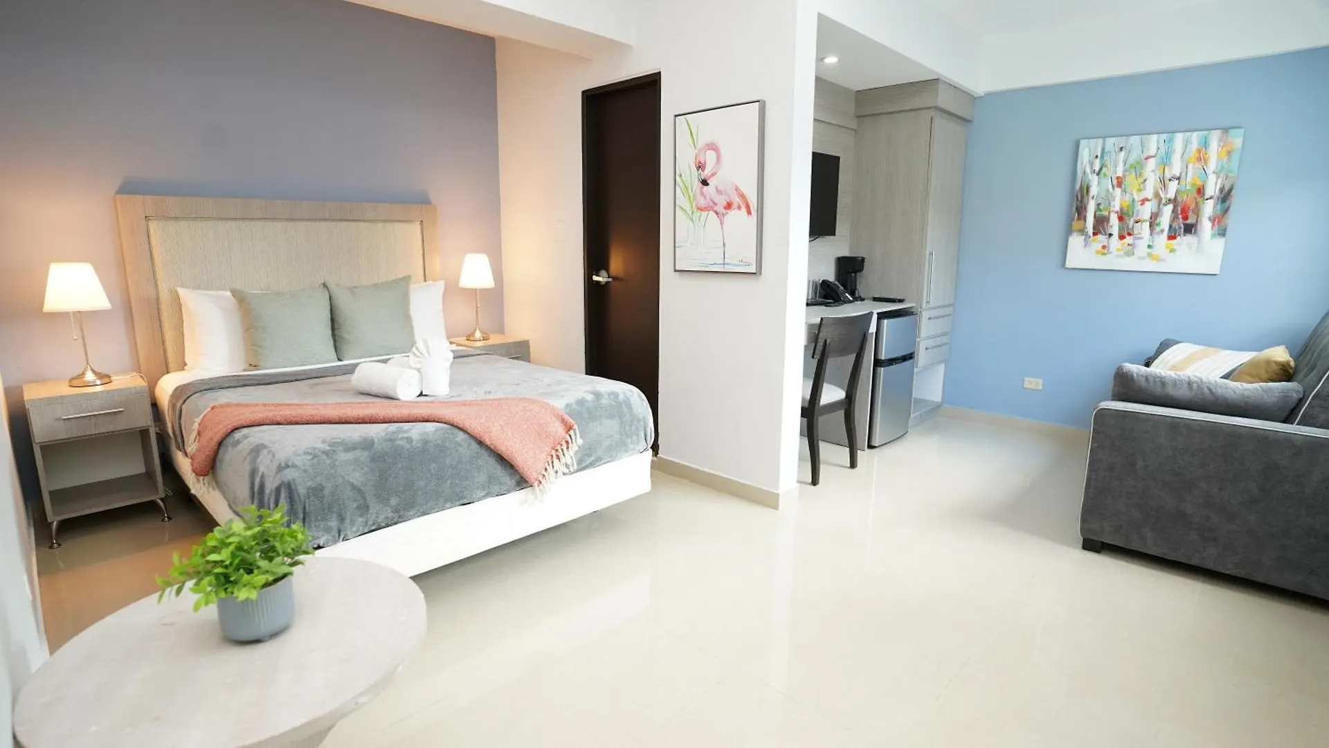 La Placita Suites Hotel-Suite 206 San Juan