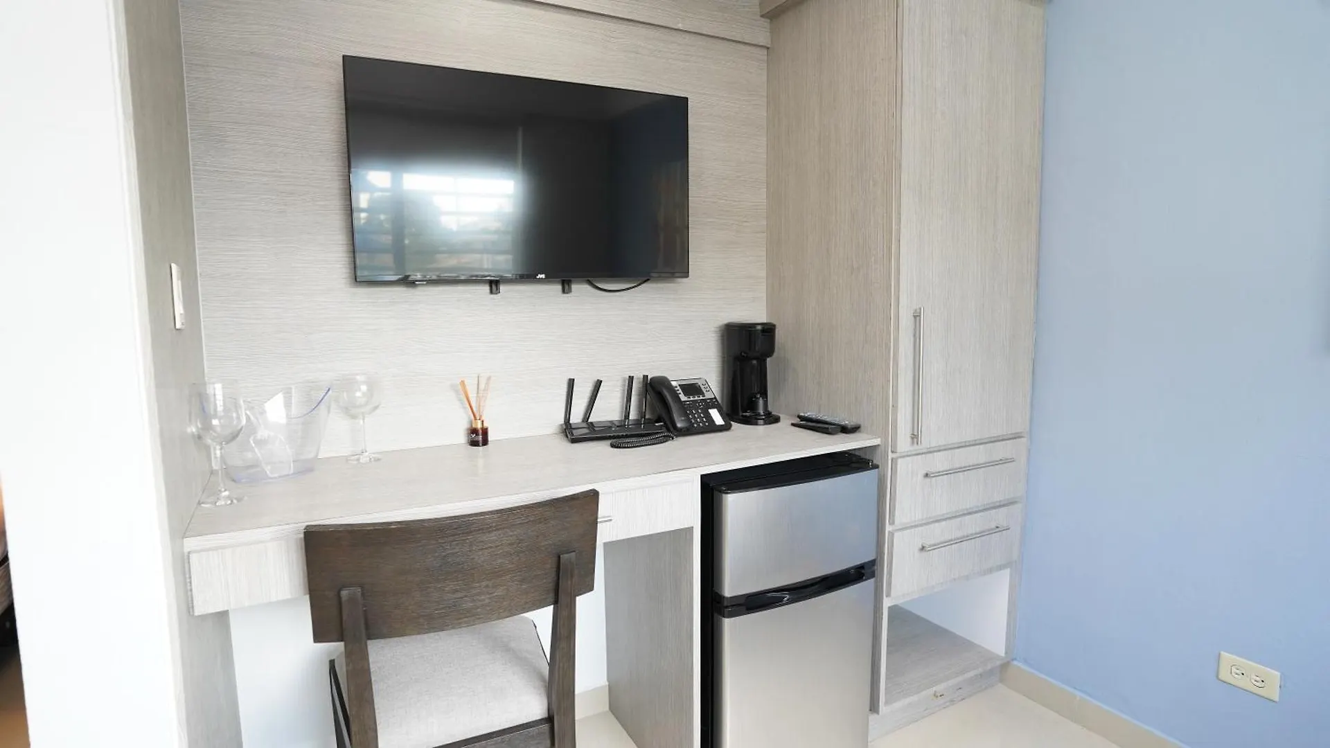 La Placita Suites Hotel-Suite 206 San Juan Aparthotel